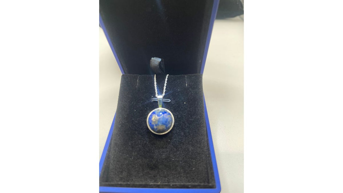 How to Style Raw Lapis Lazuli Pendants for Casual Outfits