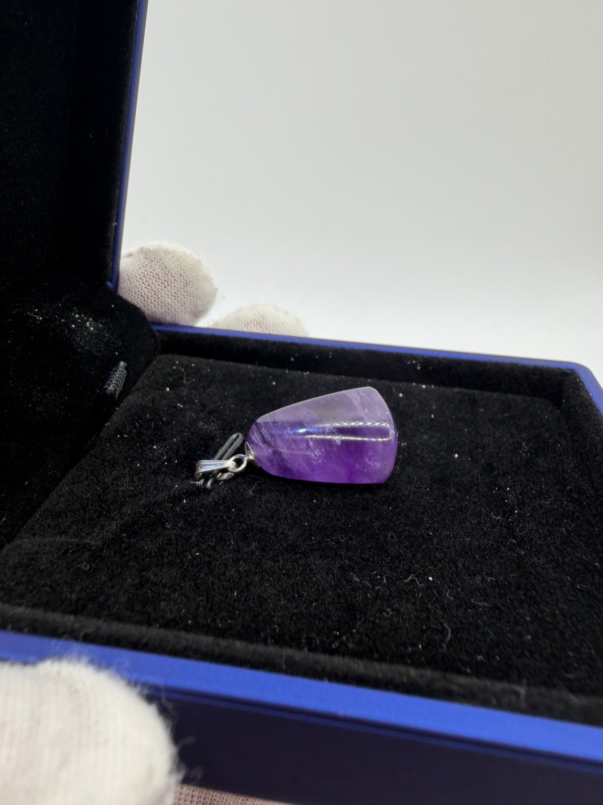 Side profile of 21ct Rwandan amethyst pendant with drilled sterling silver bail