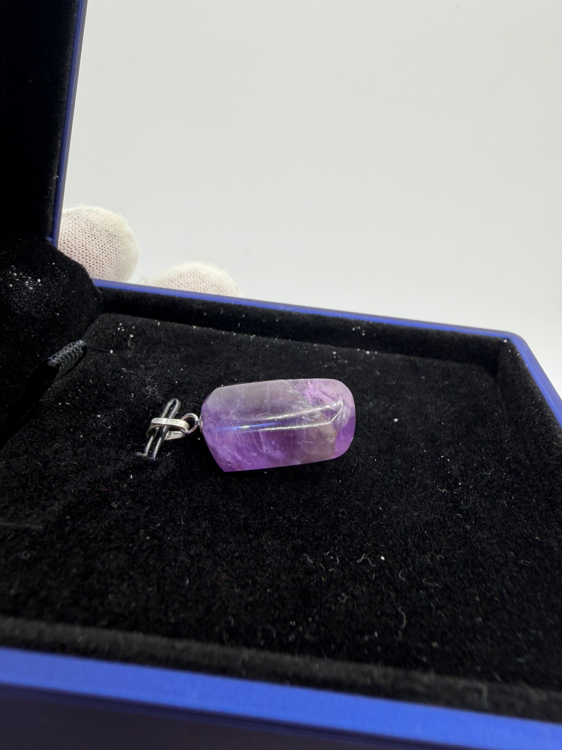 19ct amethyst pendant side profile – drilled sterling silver bail detail
