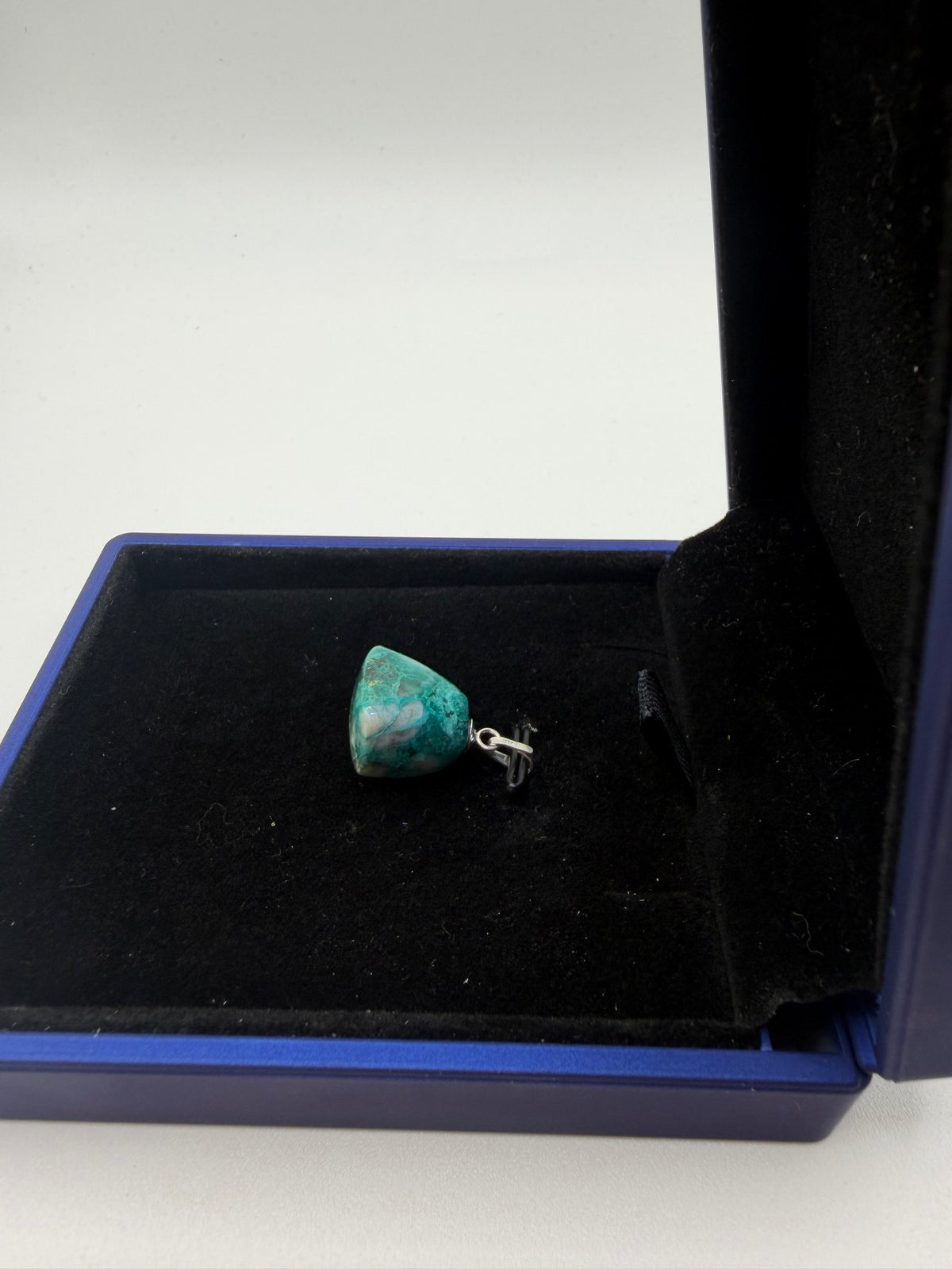 Side view of tapered Quantum Quattro cabochon pendant showing its polished profile and sterling silver bail.